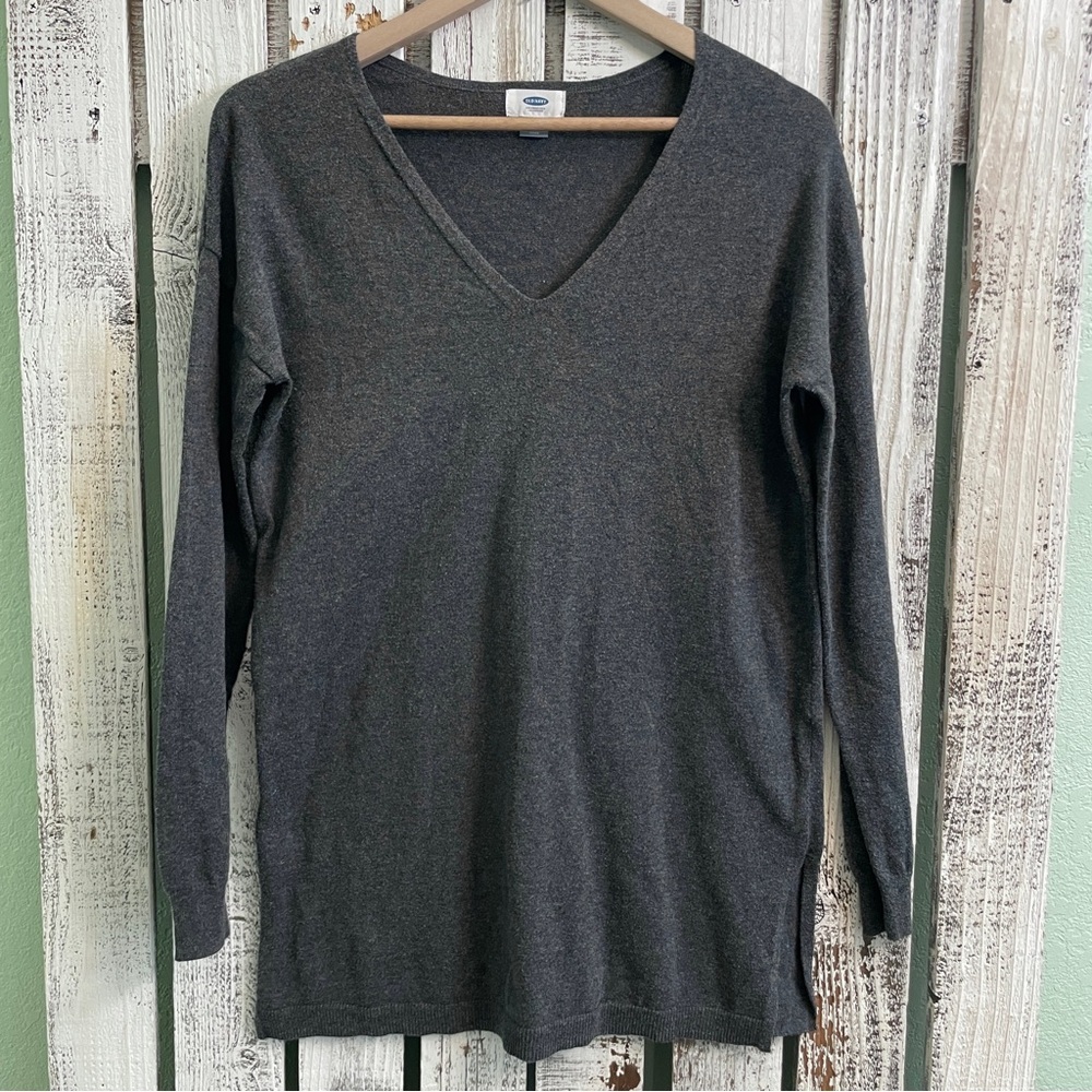 Old Navy‎ Long V-neck Sweater Womens Size Medium Gray Lightweight Cozy Casual